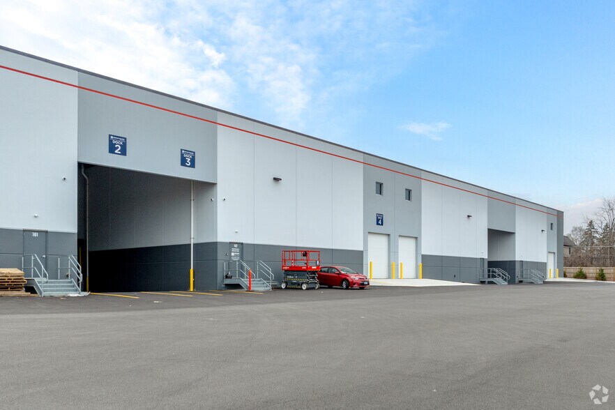 More Photos Of 856 County Line Rd, Bensenville Warehouse For Lease