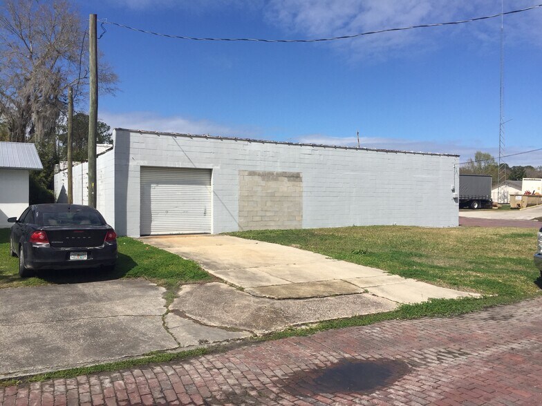 More Photos Of 238 E Washington St, Starke Distribution For Sale