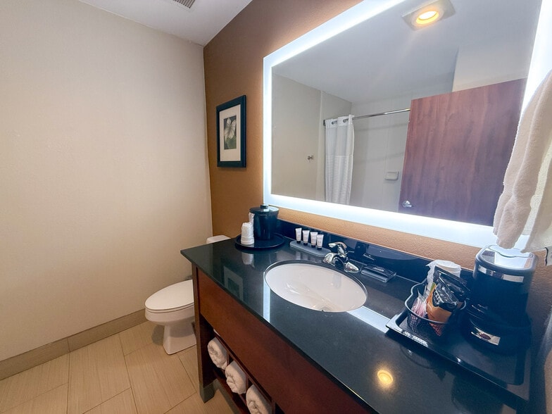 More Photos Of 5653 Tinker Diagonal St, Oklahoma City Hotel For Sale