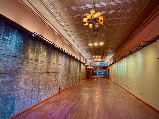 More Photos Of 2027 W Superior St, Duluth Storefront For Lease