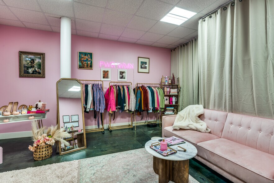 More Photos Of 2661 Midway Rd S, Carrollton Showroom For Lease