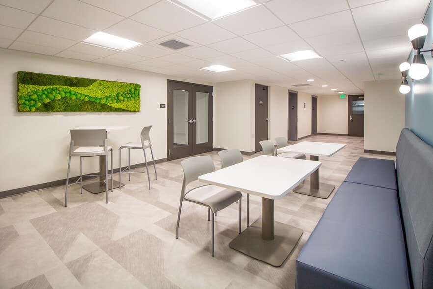 More Photos Of N14W23800 Stone Ridge Dr, Waukesha Medical For Lease