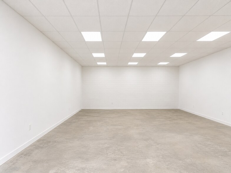More Photos Of 1519-1525 S Bundy Dr, Los Angeles Storefront For Lease