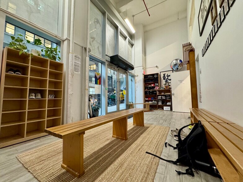More Photos Of 252 W 30th St, New York Apartments For Lease