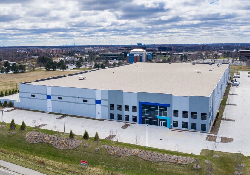 More Photos Of 325 Marriott Dr, Lincolnshire Manufacturing For Lease