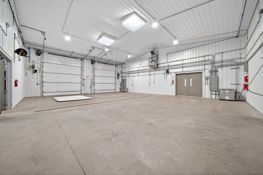 More Photos Of 1834 Outer Hwy 61 hwy, Moscow Mills Flex For Sale