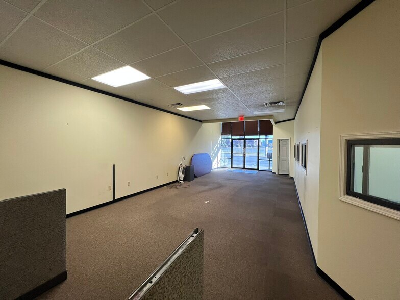 More Photos Of 4400 S Thompson St, Springdale Freestanding For Lease