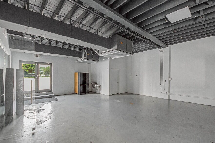 More Photos Of 2500 N Miami Ave, Miami Light Distribution For Sale