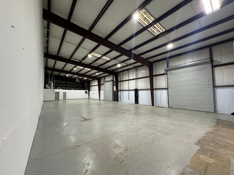 More Photos Of 3408 Florence Cir, Powder Springs Light Distribution For Lease