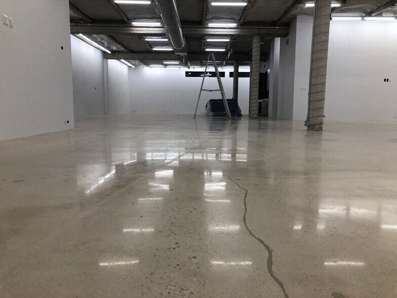 More Photos Of 255 Ne 69th St, Miami Warehouse For Lease