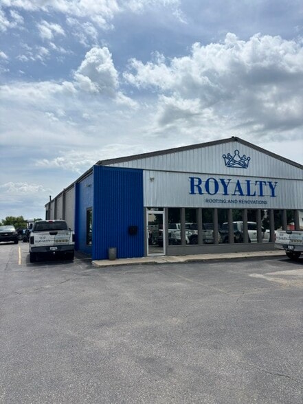 Primary Photo Of 13315 B St, Omaha Warehouse For Lease