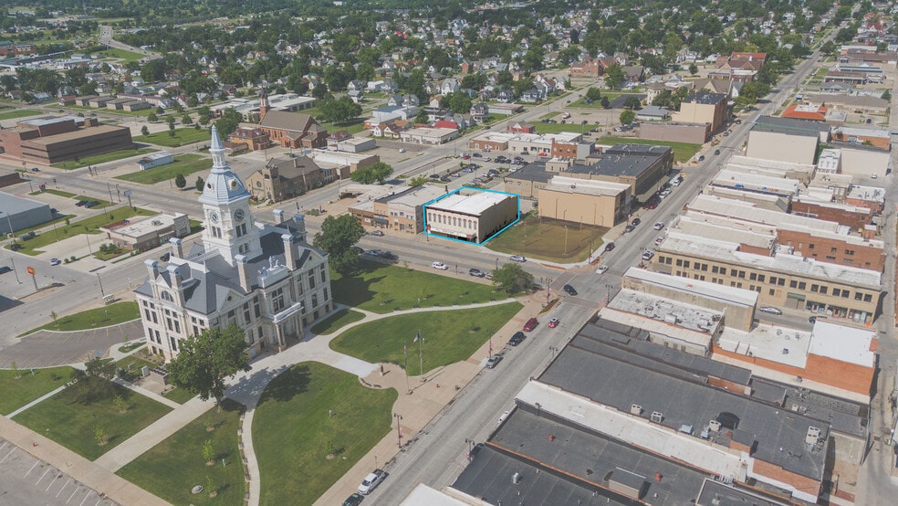 More Photos Of 15 Center St, Marshalltown General Retail For Sale