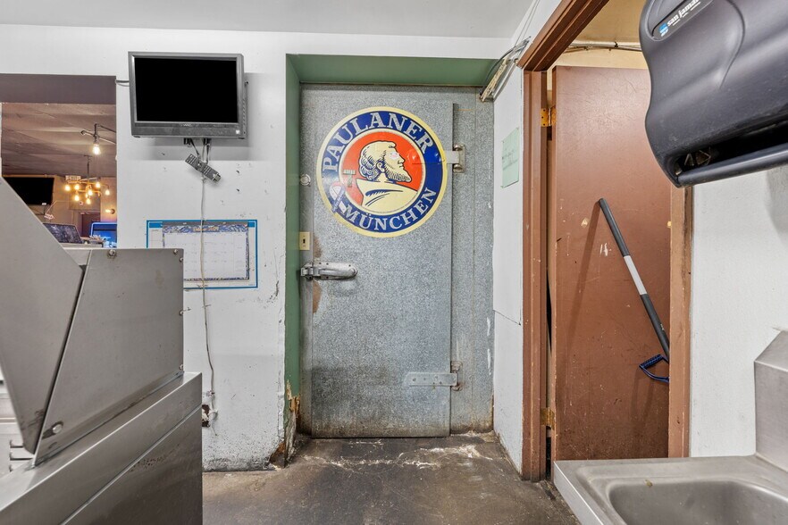 More Photos Of 351 Park Ave N, Renton General Retail For Sale