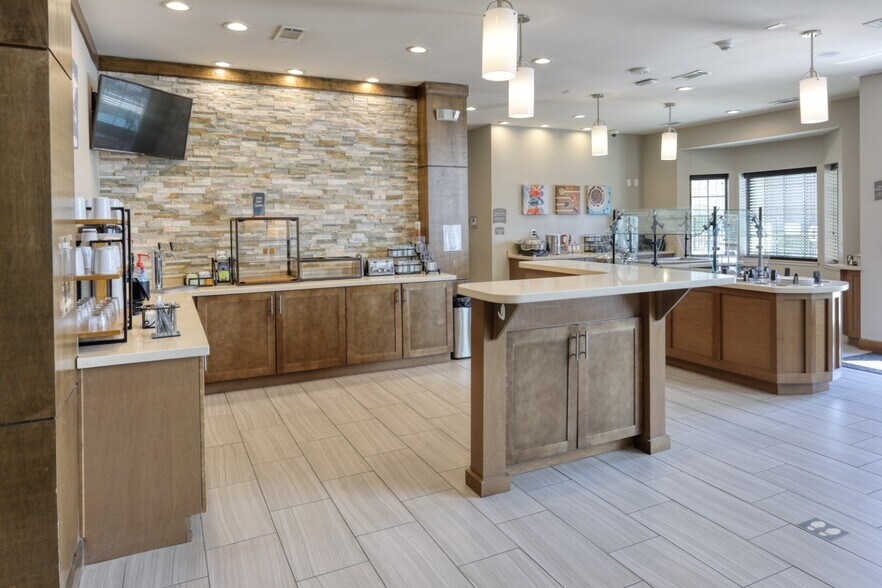 More Photos Of 4819 Canyon Lakes Trace Dr, Humble Hotel For Sale