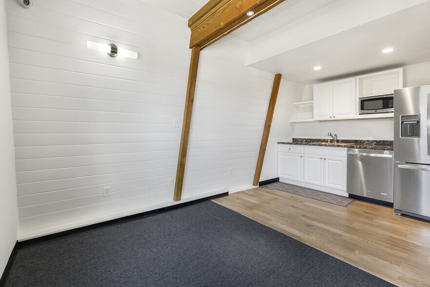 More Photos Of 28220 Agoura Rd, Agoura Hills Loft Creative Space For Lease