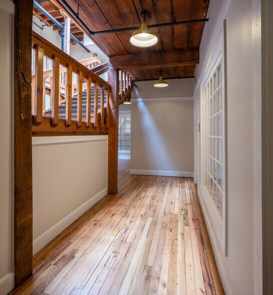 More Photos Of 113 Church St, Marietta Unknown For Sale