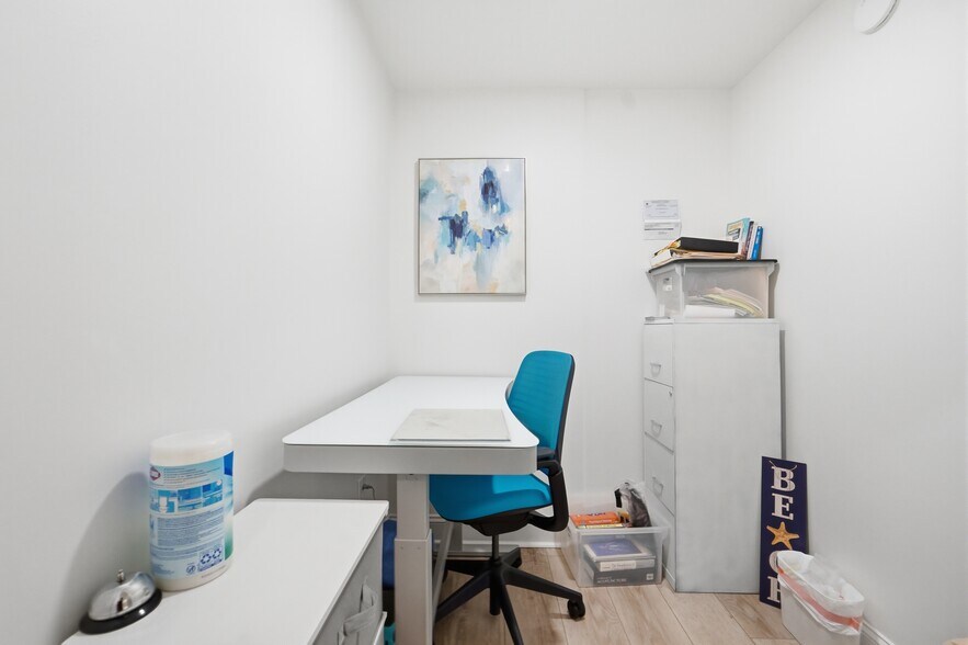 More Photos Of 5520-5532 Hempstead Way, Springfield Office For Sale