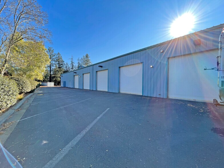 More Photos Of 9670 Old Redwood Hwy, Windsor Service For Sale
