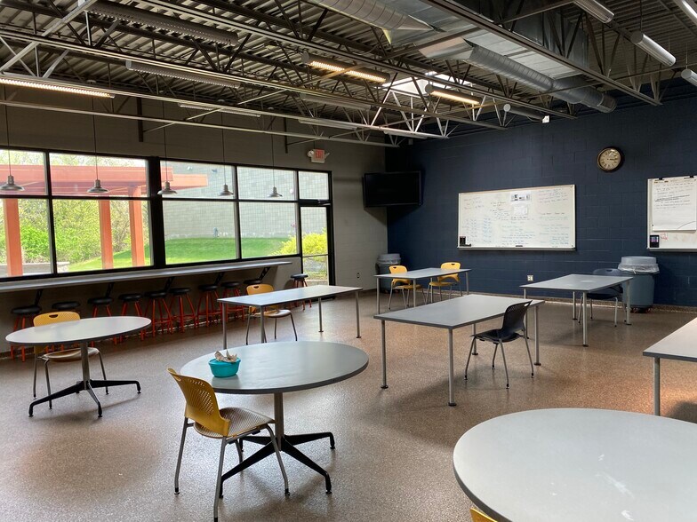 More Photos Of 286 Hedcor Rd, Holland Manufacturing For Sale