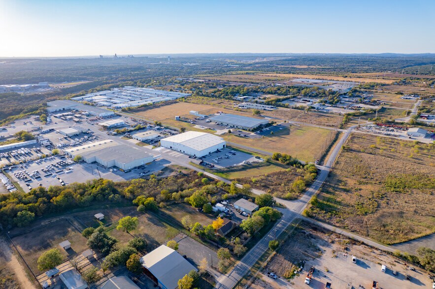 More Photos Of 8175 Bracken Creek Dr, San Antonio Distribution For Lease