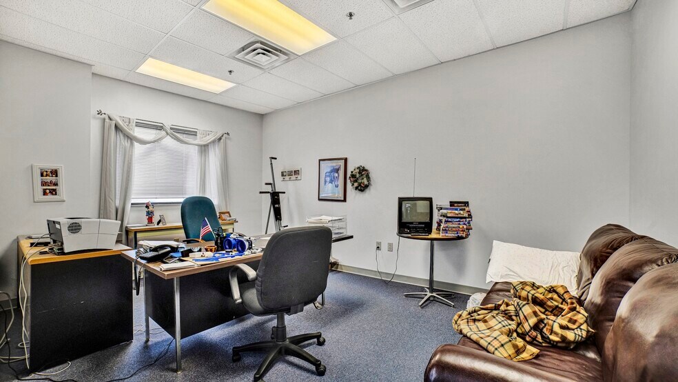 More Photos Of 961 N Main St, Mansfield Warehouse For Lease