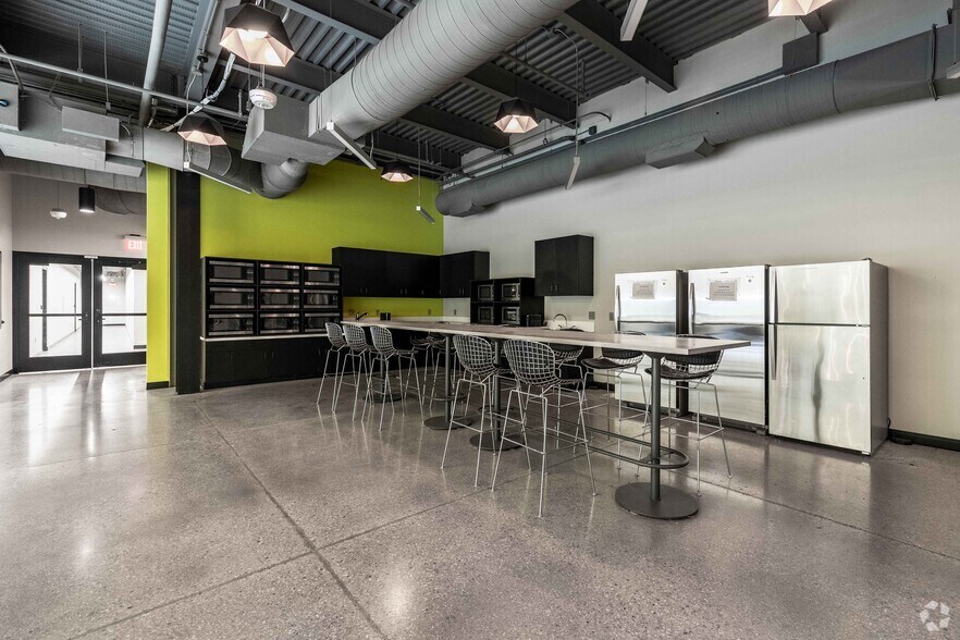 More Photos Of 703 E Douglas Ave, Wichita Office For Lease