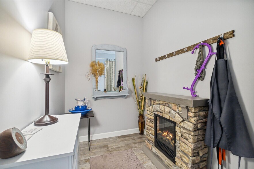 More Photos Of 701 E State St, Saint Johns Office For Sale