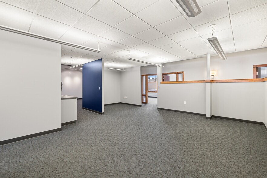 More Photos Of 40 W 4th St, Mansfield Storefront Retail Office For Lease