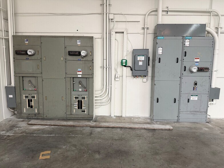 More Photos Of 487 Calle San Pablo, Camarillo Warehouse For Lease