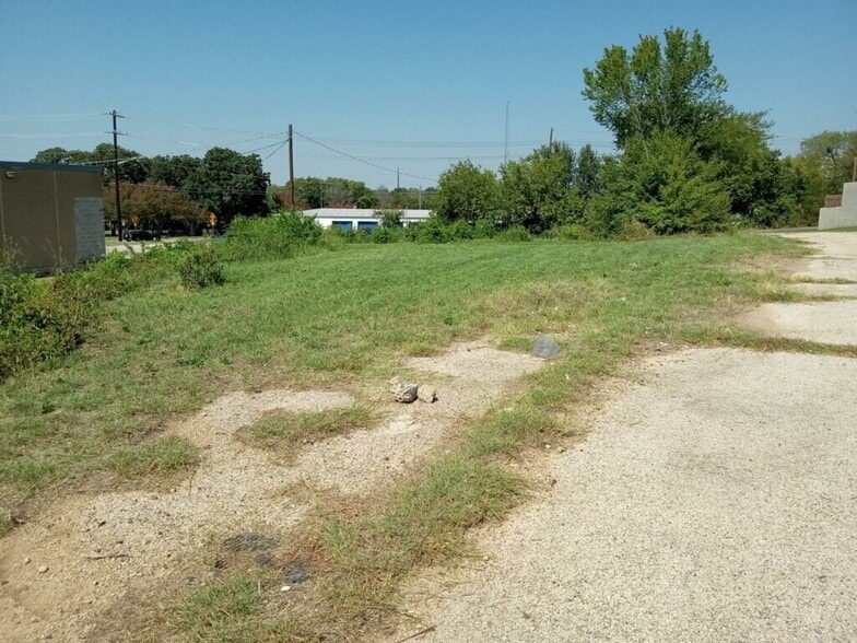 More Photos Of 1109 Dallas Dr, Denton General Retail For Lease