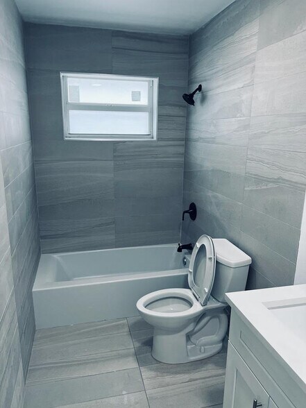More Photos Of 930 N 14th Ct, Hollywood Multifamily For Sale