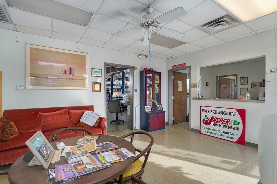 More Photos Of 2140 W Sunset St, Springfield Industrial For Sale