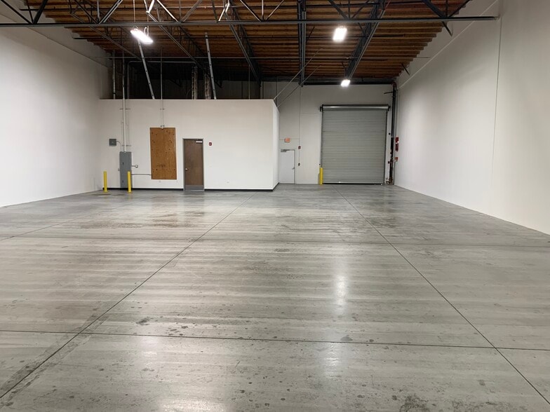 More Photos Of 9220-9268 1/2 Hall Rd, Downey Manufacturing For Lease