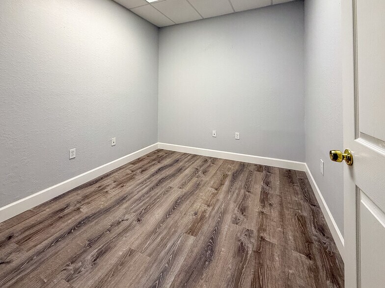 More Photos Of 2562 Commerce Pky, North Port Office For Lease