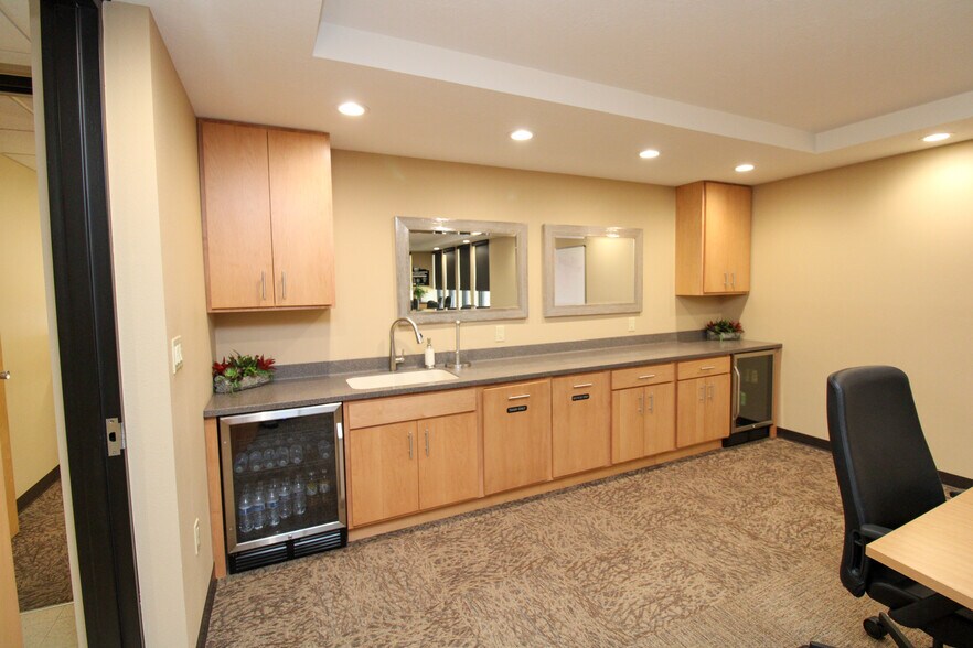 More Photos Of 100 E 3rd St, Galva Office For Sale