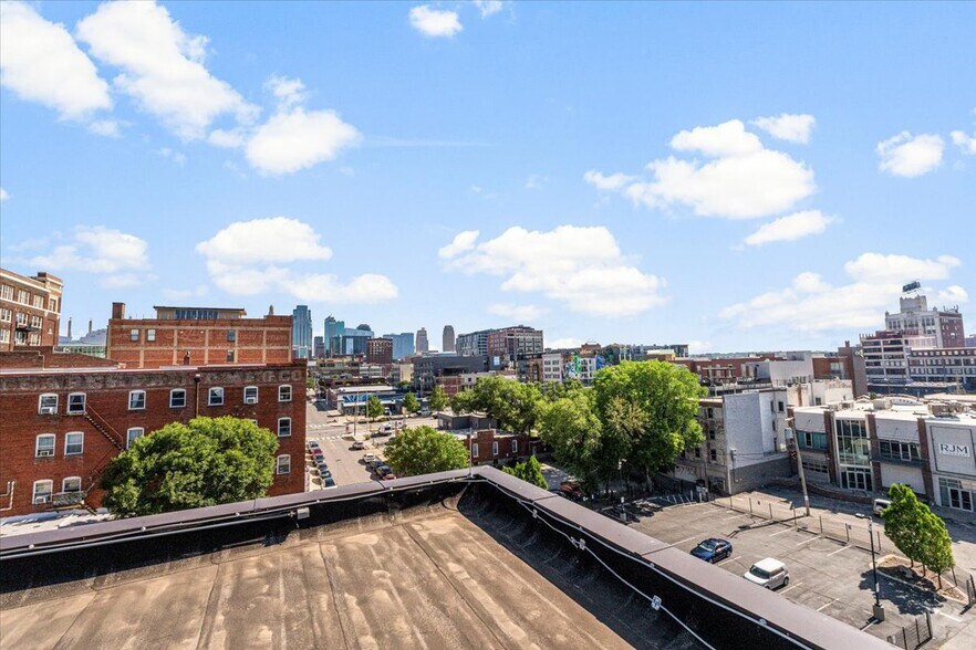 More Photos Of 2020 Baltimore Ave, Kansas City Office For Lease