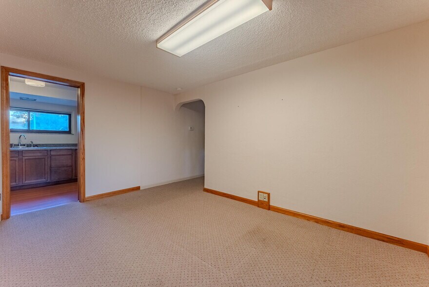 More Photos Of 508 N Broadway, Peru Office For Sale