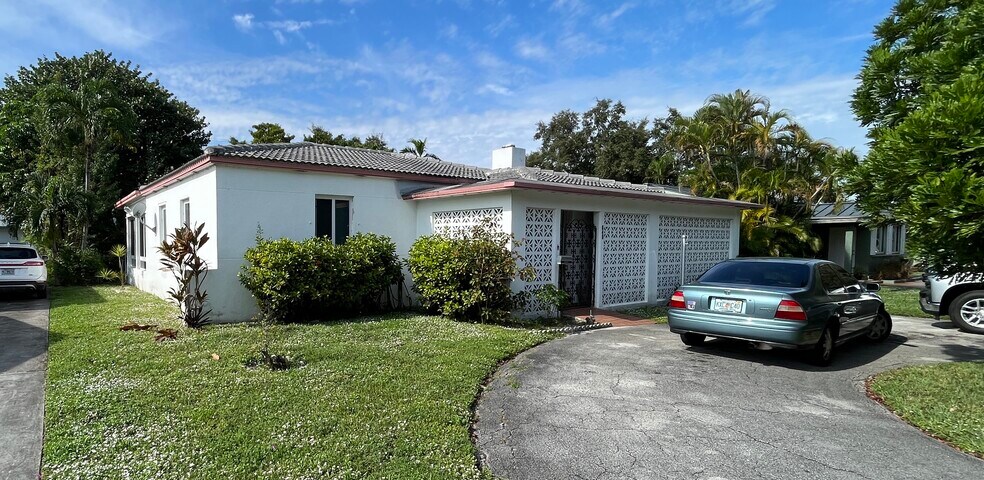 Primary Photo Of 648 South Dr, Miami Springs Medical For Sale