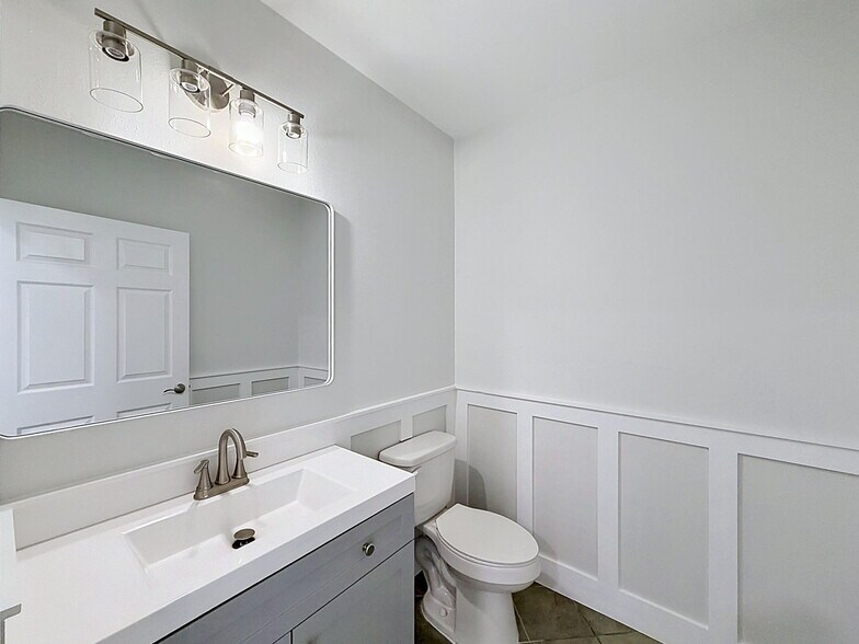 More Photos Of 13414 US Highway 19, Hudson Showroom For Lease