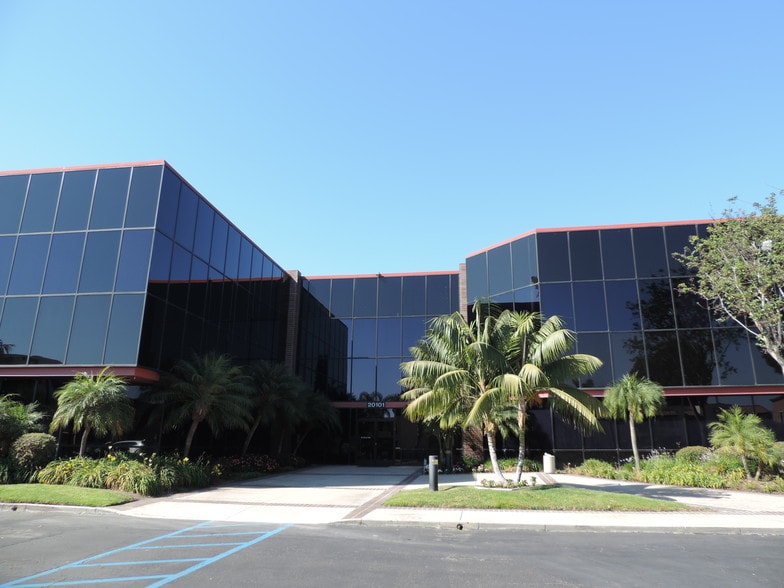 More Photos Of 20101 SW Birch St, Newport Beach Office For Lease