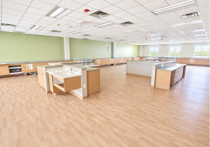 More Photos Of 10655 Eastex Fwy, Houston Medical For Sale
