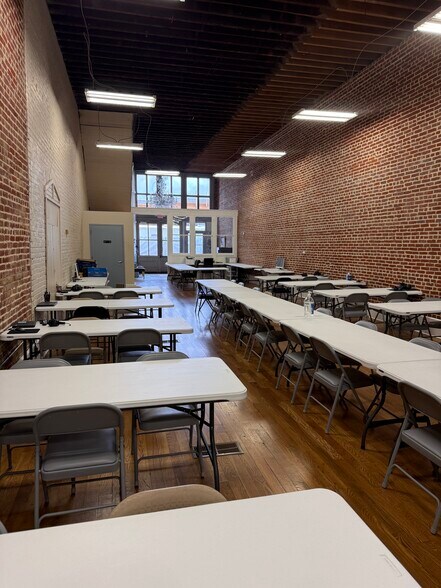 More Photos Of 62 S Front St, Memphis Storefront Retail Office For Sale