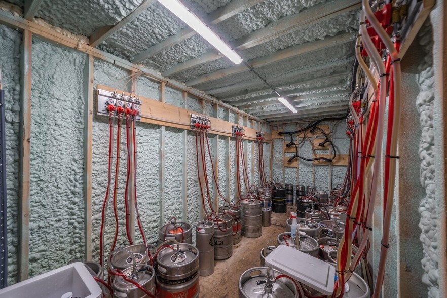 More Photos Of 75 N Waco St, Hillsboro General Retail For Lease