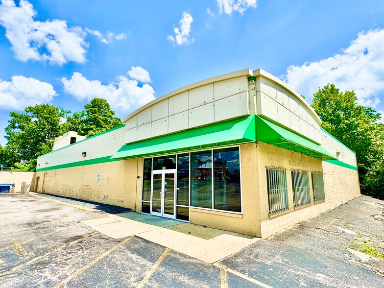 More Photos Of 600 S Springmill St, Mansfield Freestanding For Lease