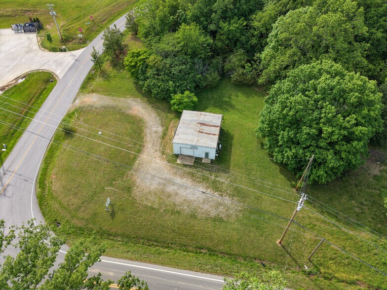 More Photos Of 2815 TN-49 Hwy, Charlotte Auto Repair For Sale