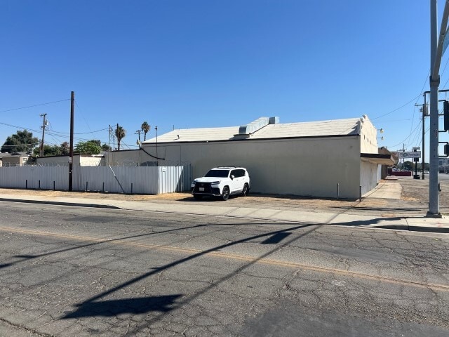 More Photos Of 1010 34th St, Bakersfield Warehouse For Sale