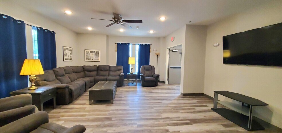 More Photos Of 404 W 7th St, Hays Sorority Fraternity House For Sale