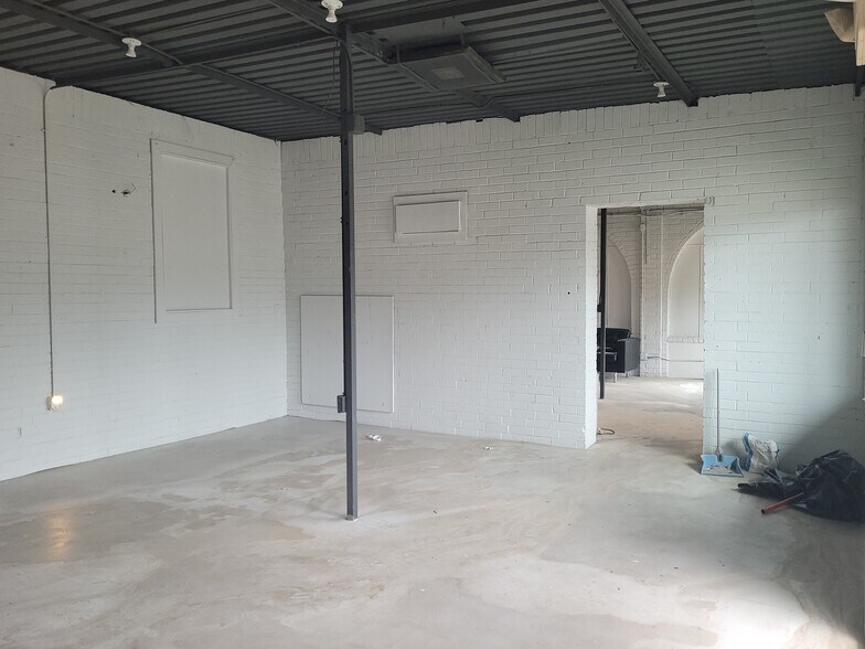 More Photos Of 4615 Sherman St, Houston Freestanding For Lease