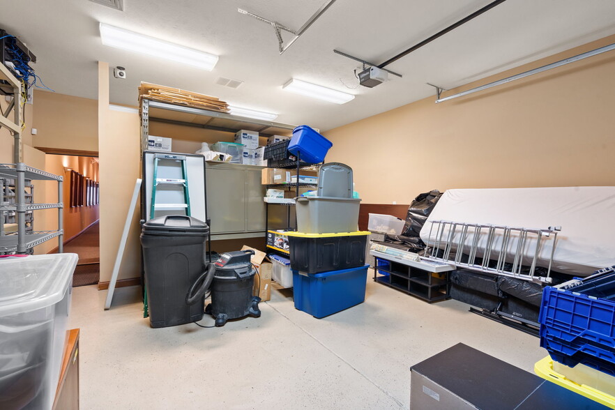 More Photos Of 2502 Beech St, Valparaiso Office For Sale