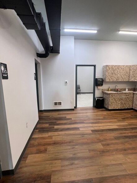 More Photos Of 605 Burns St, Cincinnati Office For Lease
